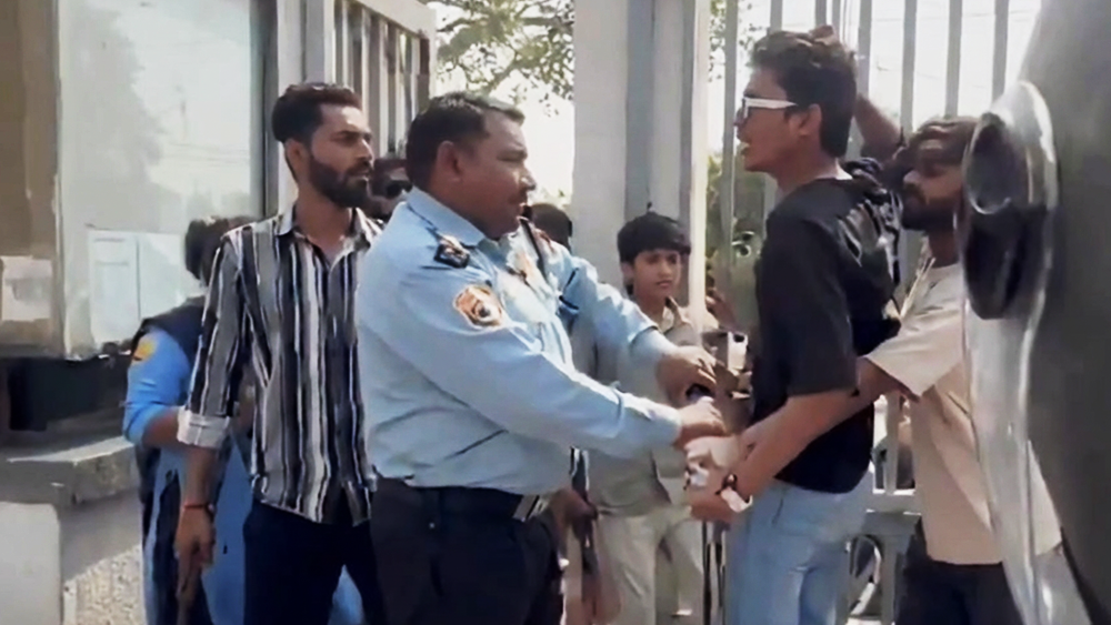  Right-wing Hindutva groups disrupt Valentine’s Day events in India